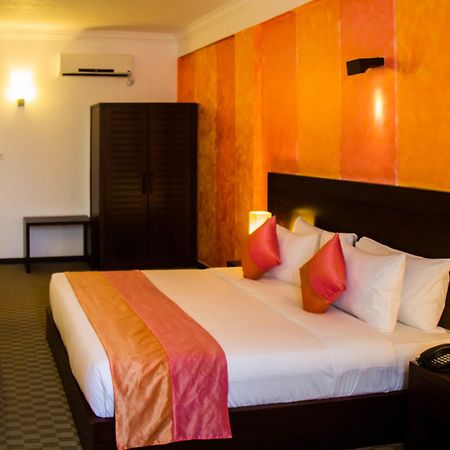 Ceylon City Hotel,Colombo Exterior photo